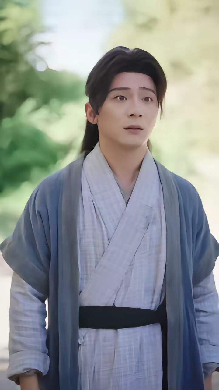 《上交亿倍灵石入宗，吓坏女帝师尊》剧照