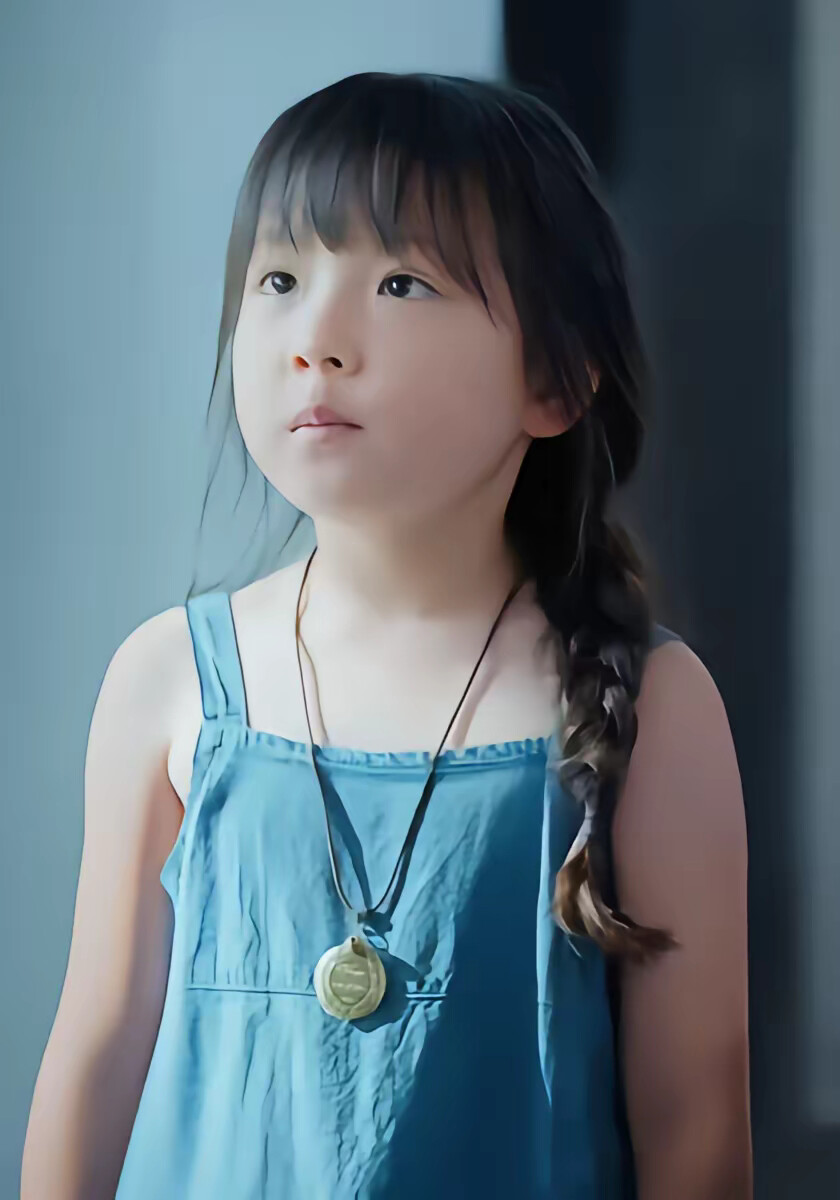 《捡个锦鲤女宝全家被哄成翘嘴了》剧照