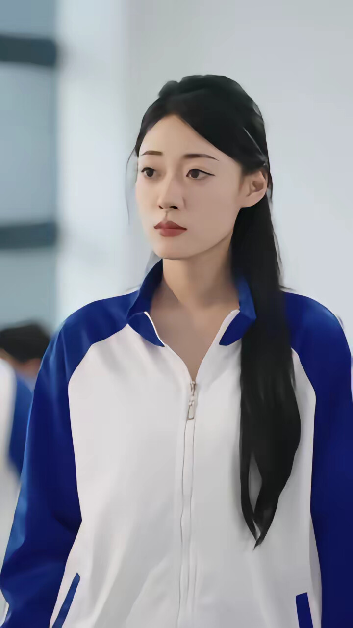 《重生后,开局给校花一香蕉皮》剧照