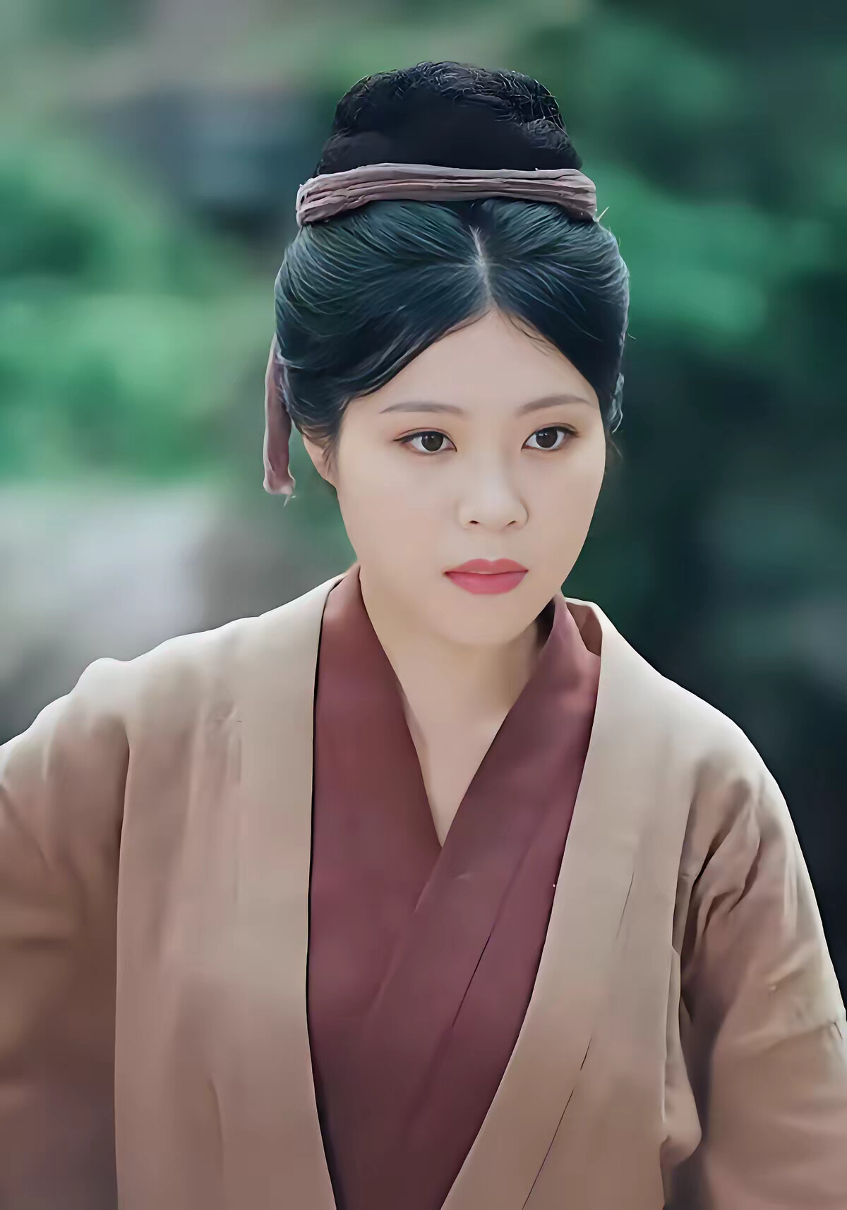 《灾年全村啃树皮我带全家吃上席》剧照