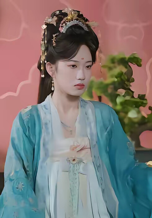 《帝后互殴,但全宫都在磕CP》剧照