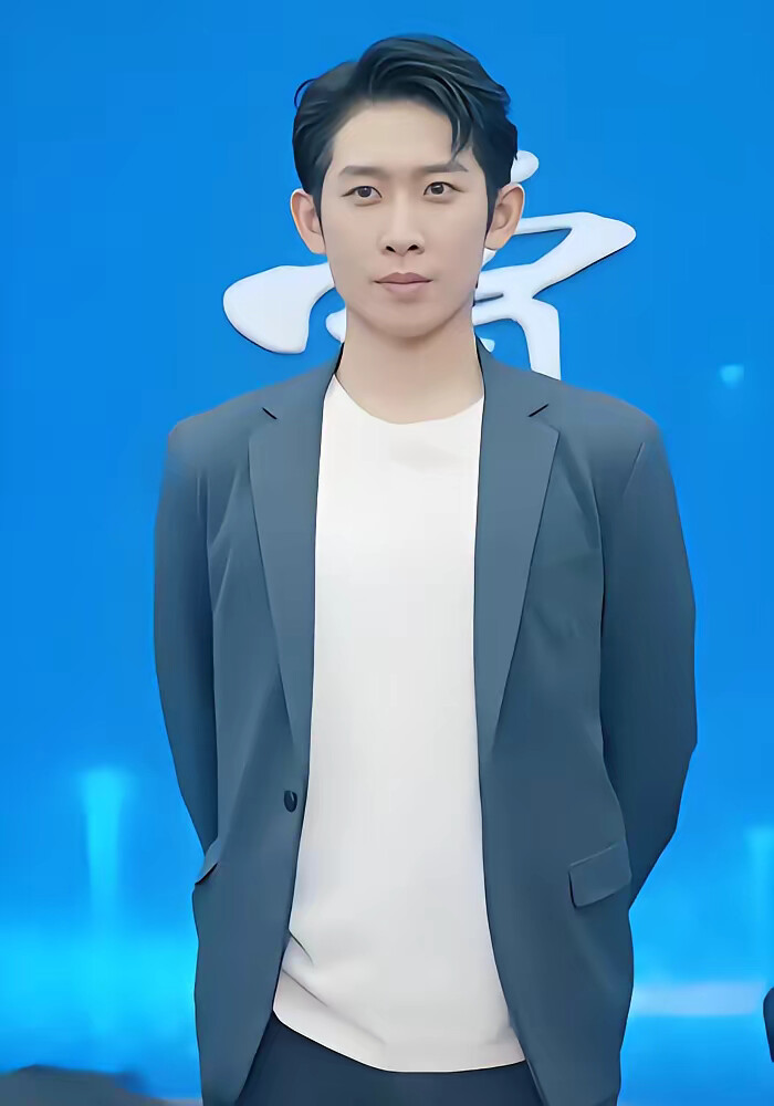 《我靠鉴宝走向人生巅峰》剧照