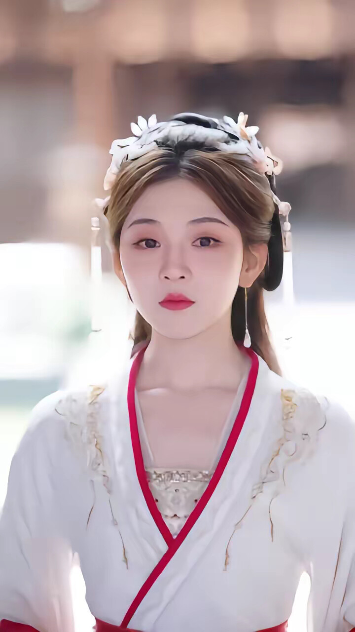 《刚抄家又末世,我囤货亿点点》剧照