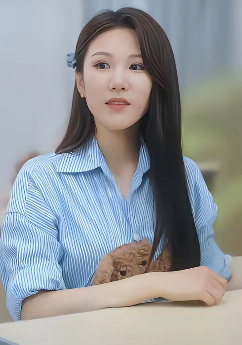 《刚开学,校花约我吃饭》剧照