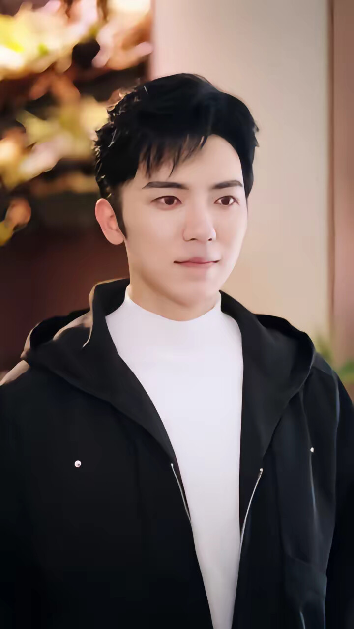 《男频帝王太无情,可我是他白月光》剧照