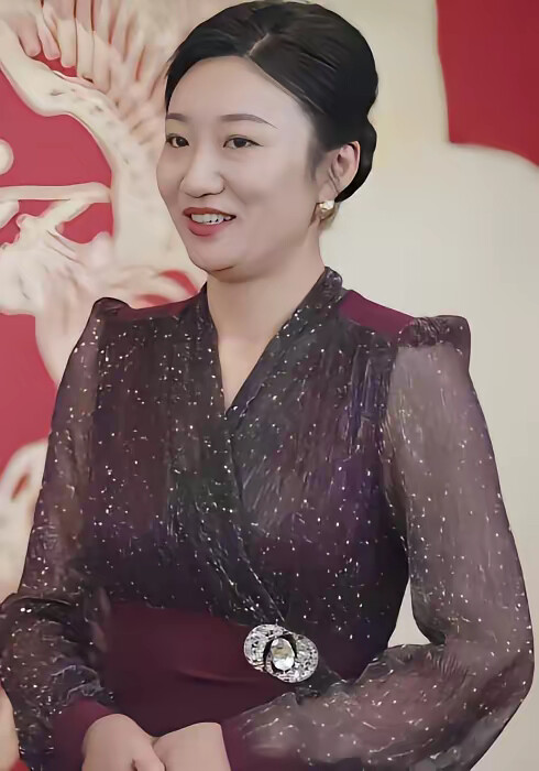 《我竟靠吃苦让爸妈走上人生巅峰》剧照