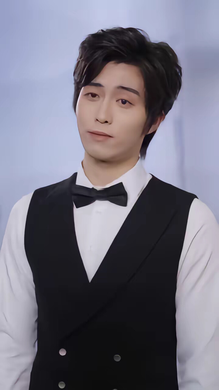 《闪婚契约,捡个老公是总裁》剧照