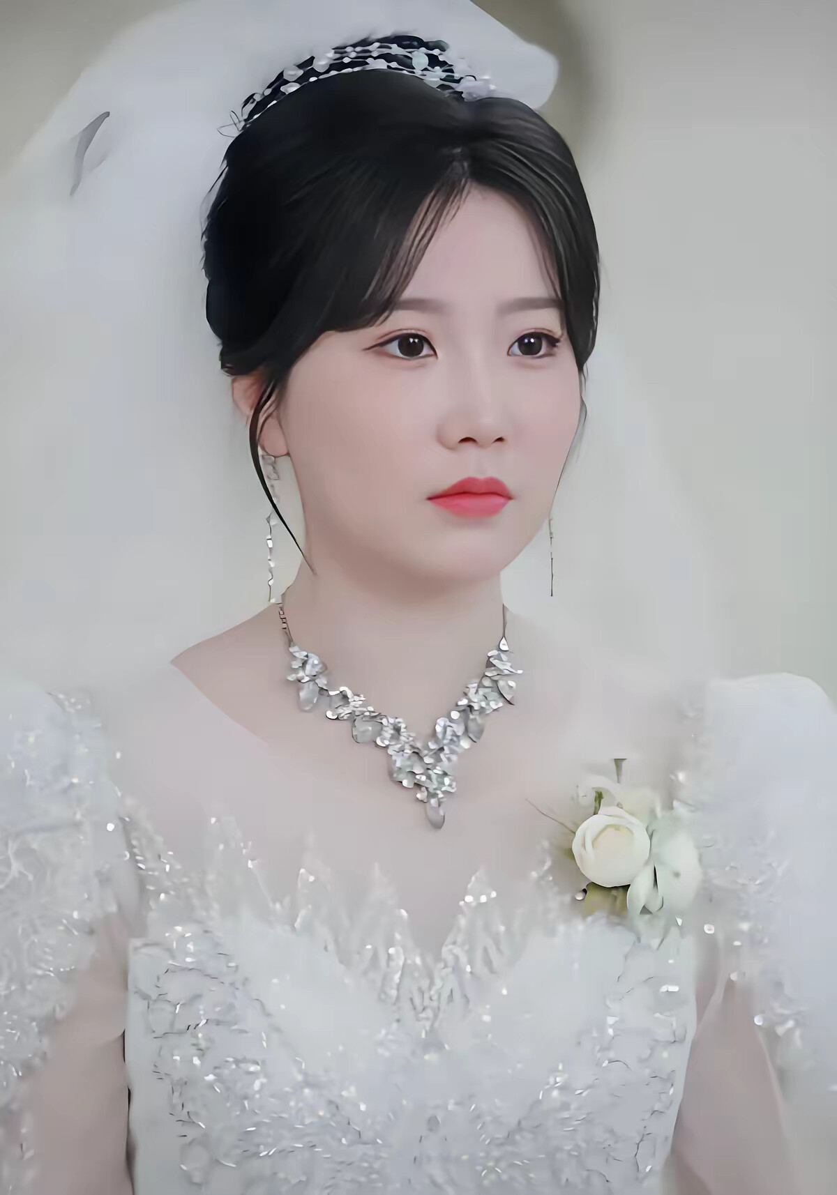 《她不配》剧照