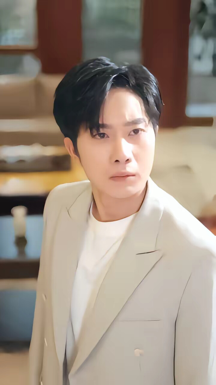 《开局被关黑屋,我反手召来天雷》剧照