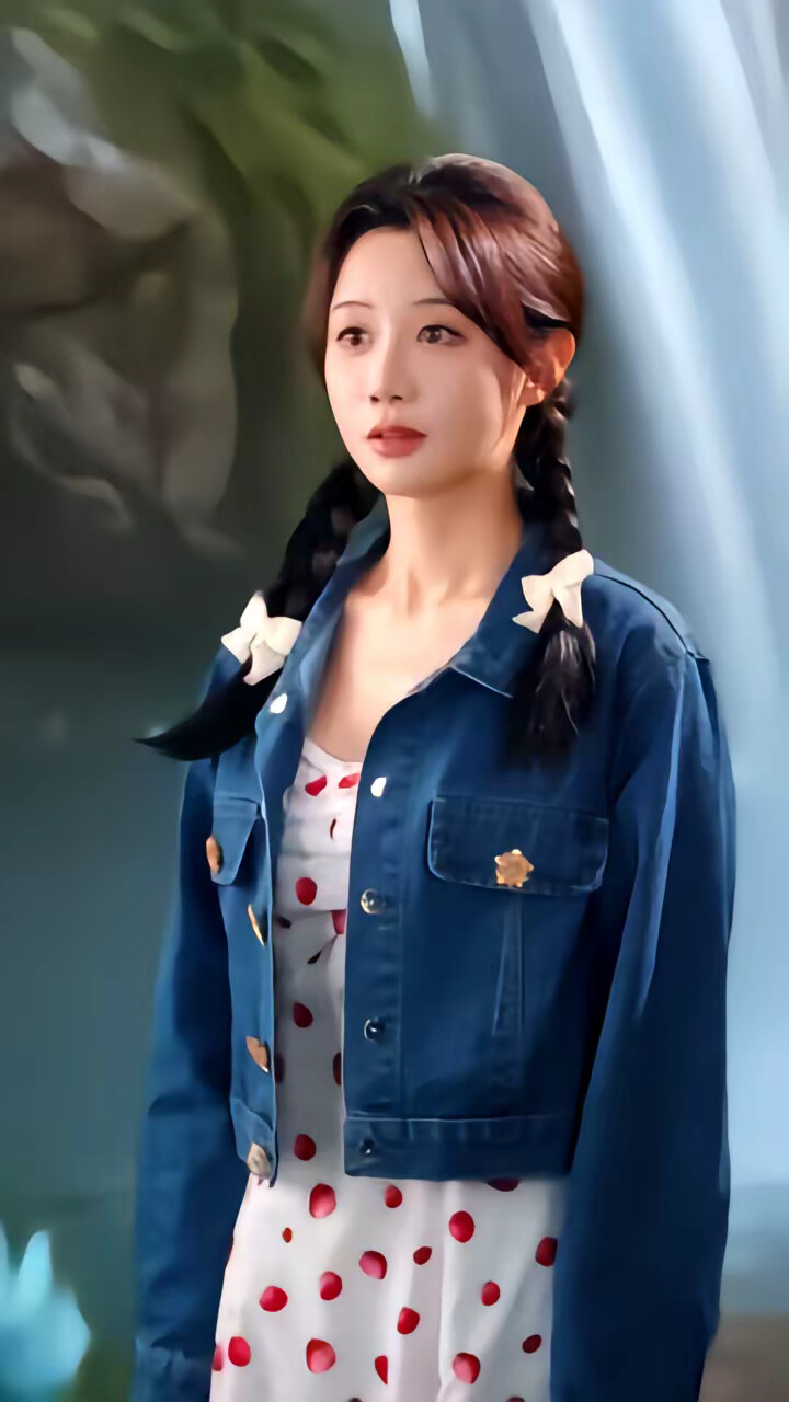 《开局退婚,空间小人不停帮帮帮》剧照