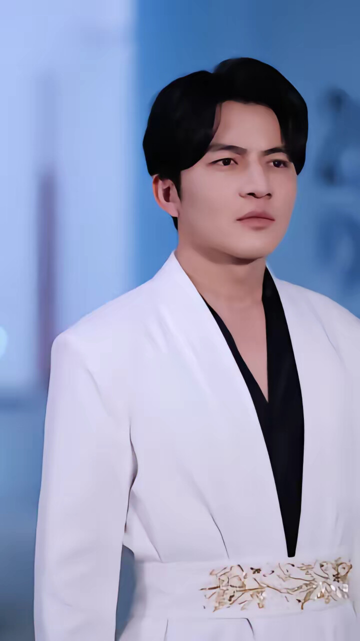 《绝美师尊让我下山找明星老婆》剧照