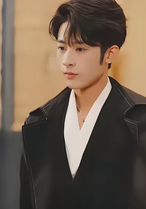 《离村打拼,她成了锦鲤男神心尖宠》剧照