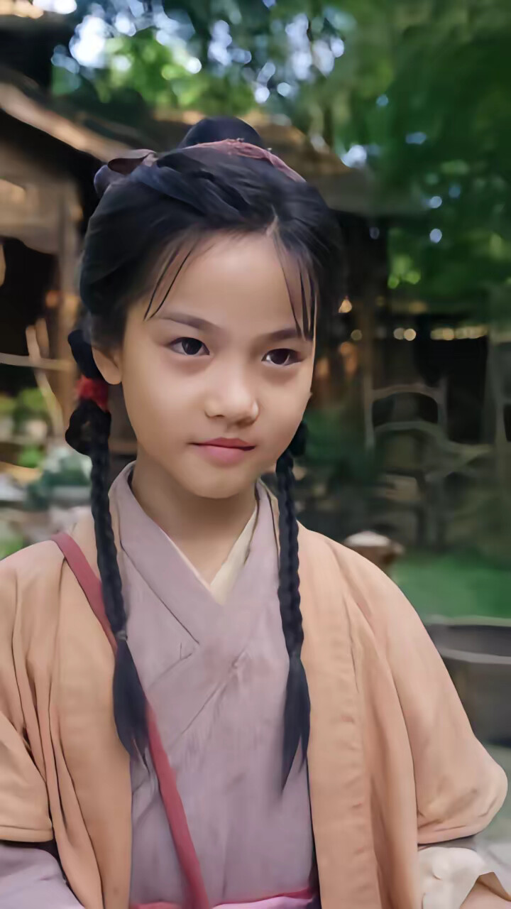 《全村闹饥荒萌宝肉满仓》剧照