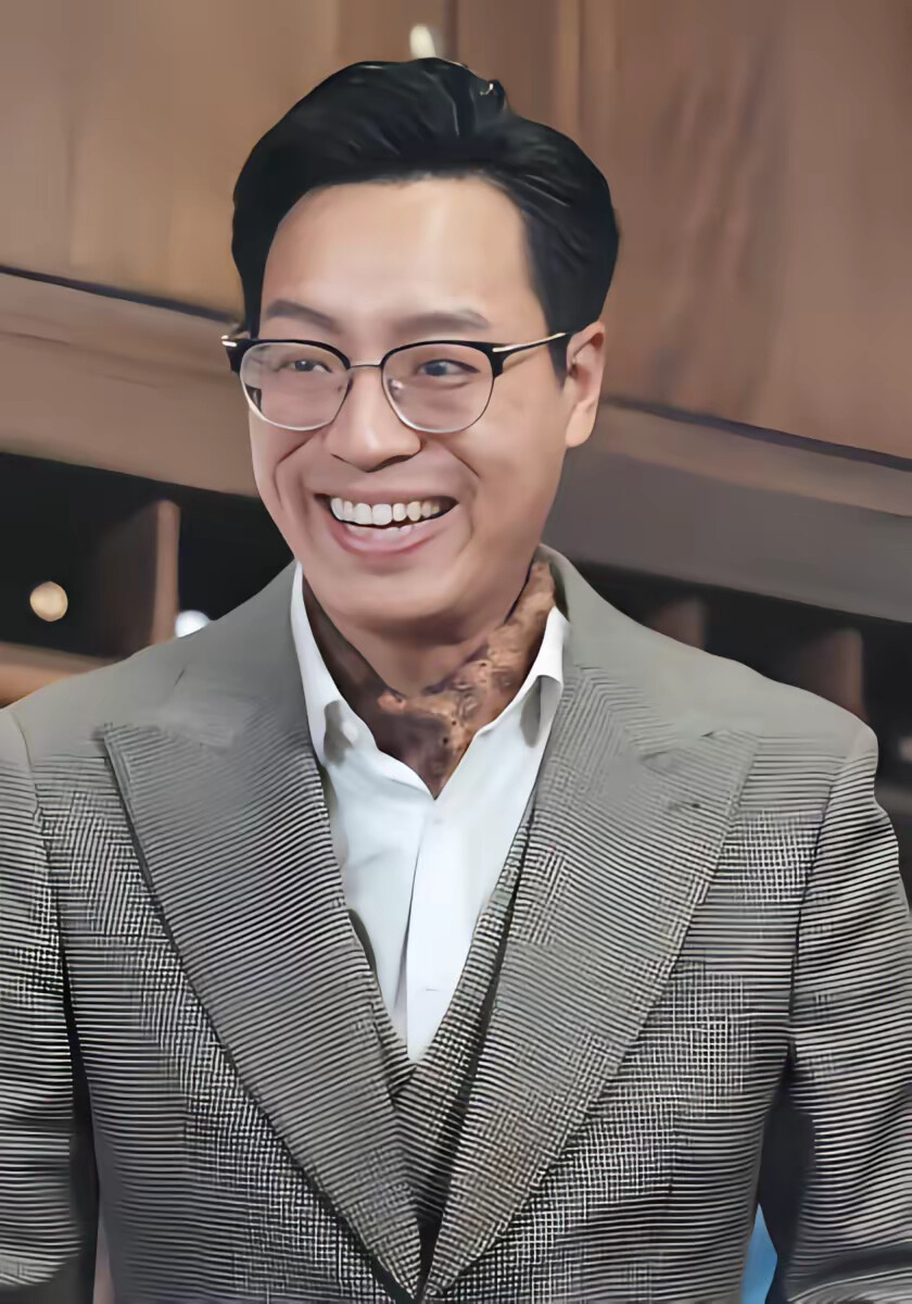 《我竟靠吃苦让爸妈走上人生巅峰》剧照