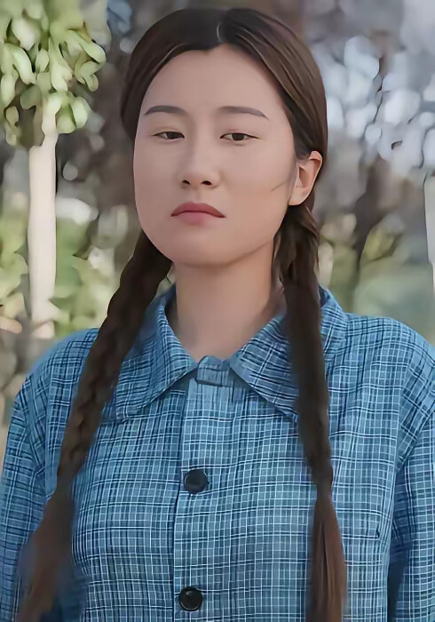 《全村啃树皮我靠空间顿顿肉》剧照