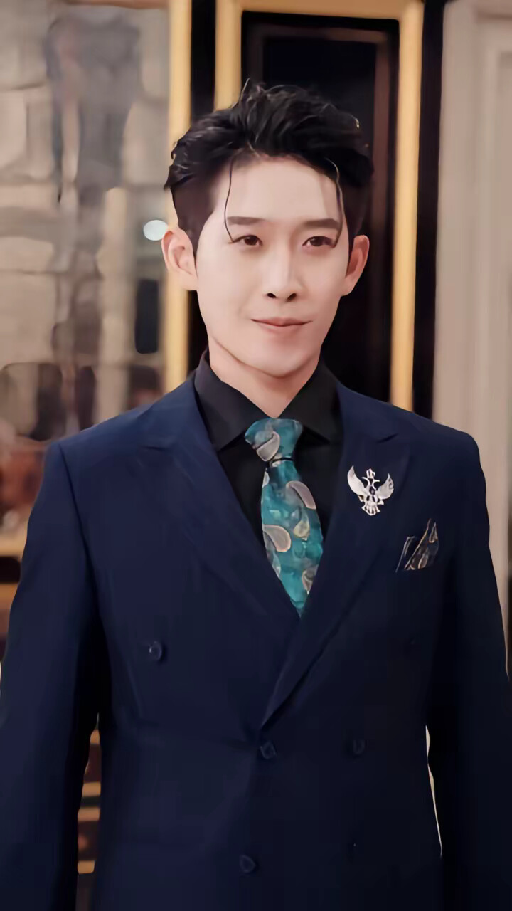 《巅峰丐婿从被美女姐姐捡回家开始》剧照