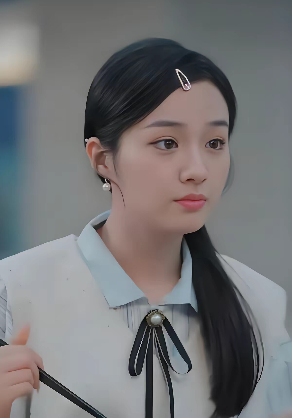 《我就吃个瓜,捡走穿越者系统》剧照