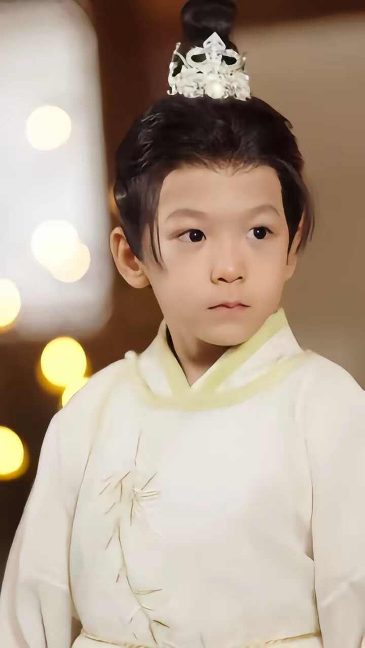 《六岁皇子被偷听心声:父皇你别退位》剧照