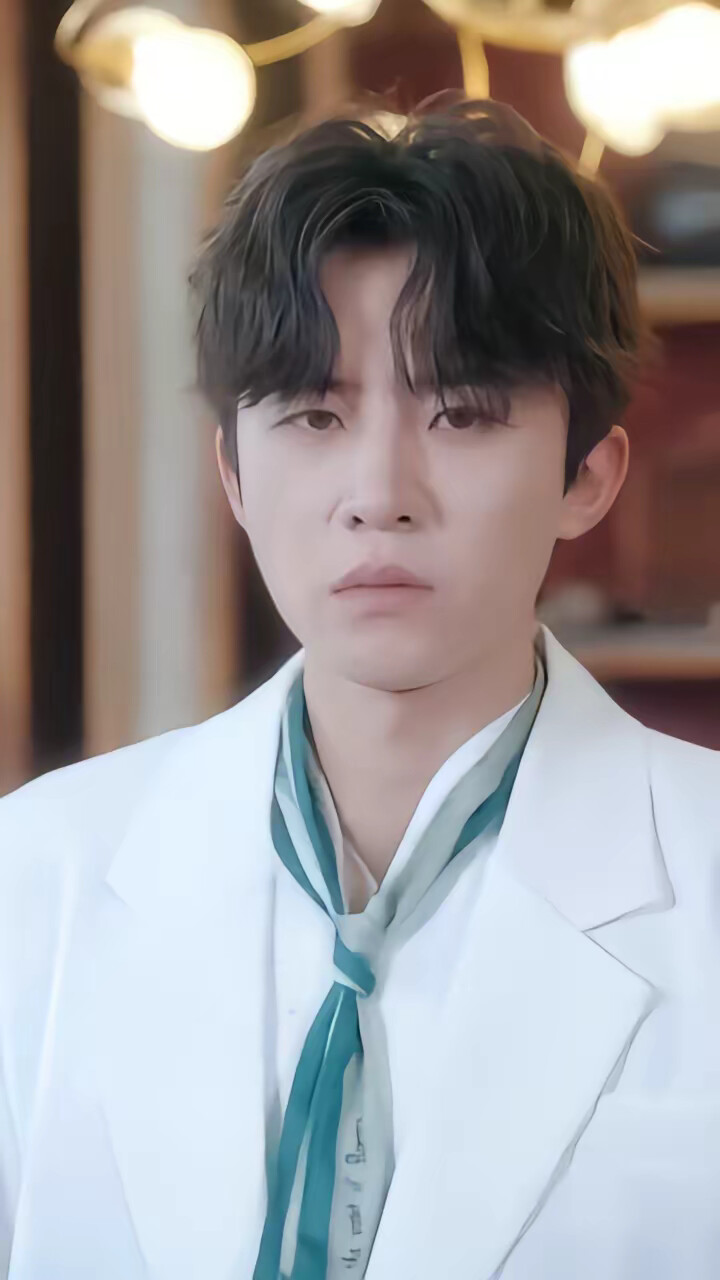 《捡个仙尊当保镖》剧照