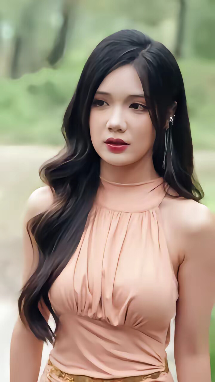 《重生荒岛,心机女她肠子悔青了》剧照
