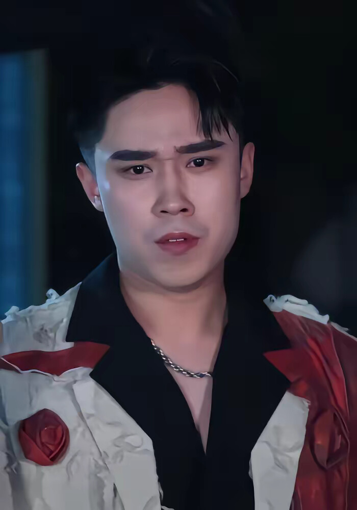 《都市:开局一支笔推动完美意外》剧照