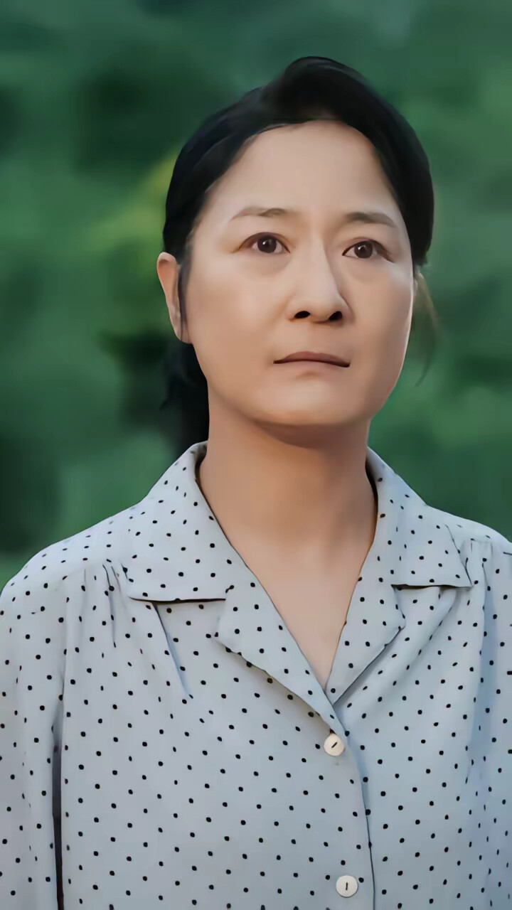 《全村啃树皮我靠空间顿顿肉》剧照