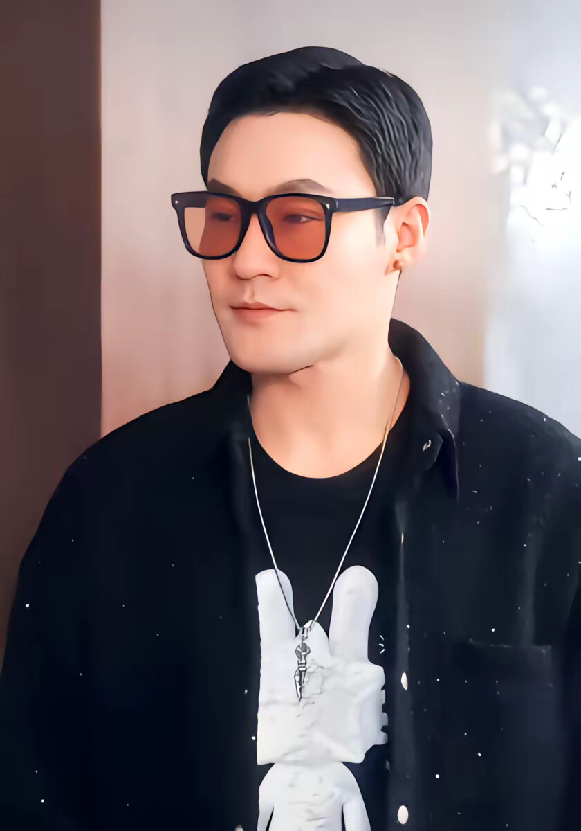 《夫人会赊刀,全城开始预言》剧照