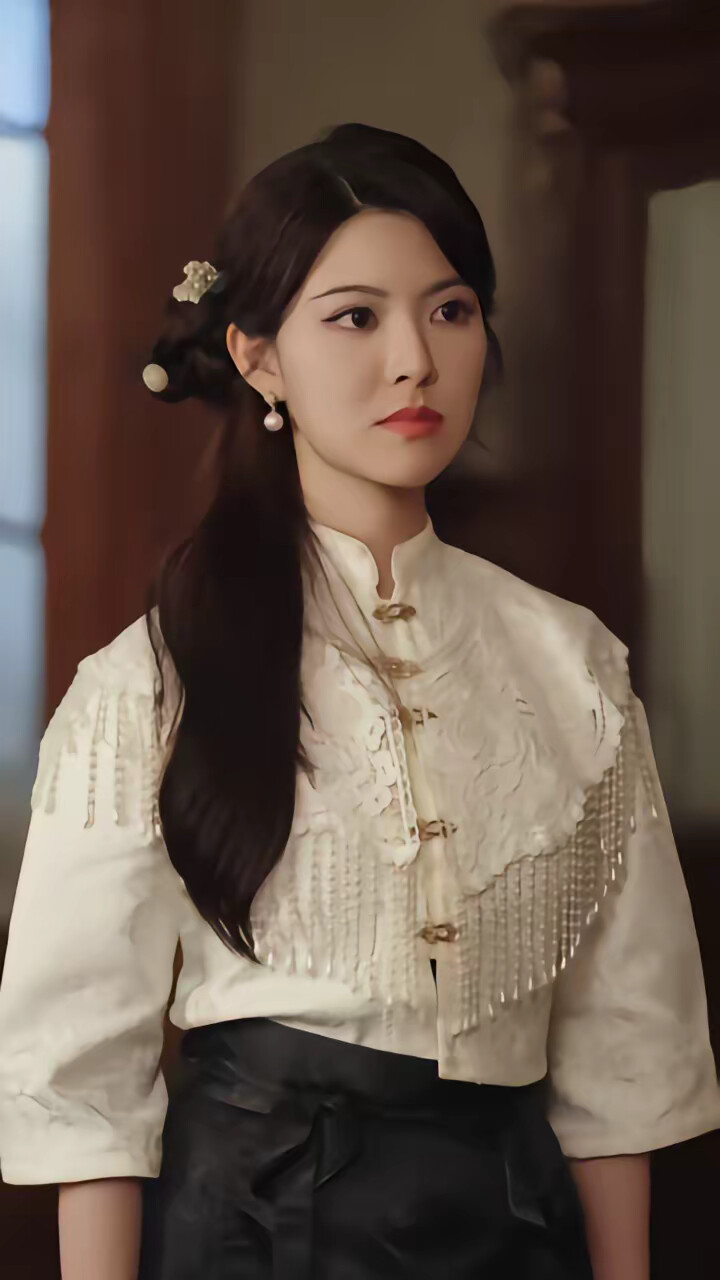 《督军开门,小奶团背着黄金来旺家》剧照