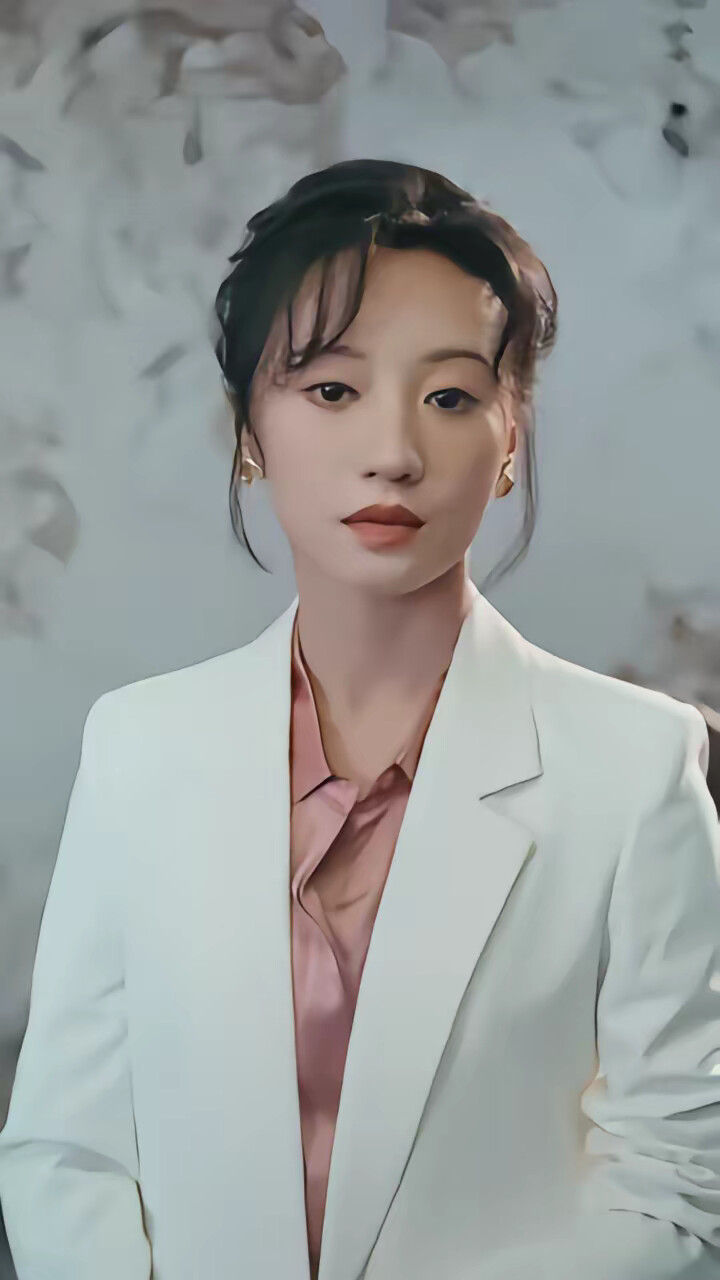 《离家后我带着女儿涅槃重生》剧照