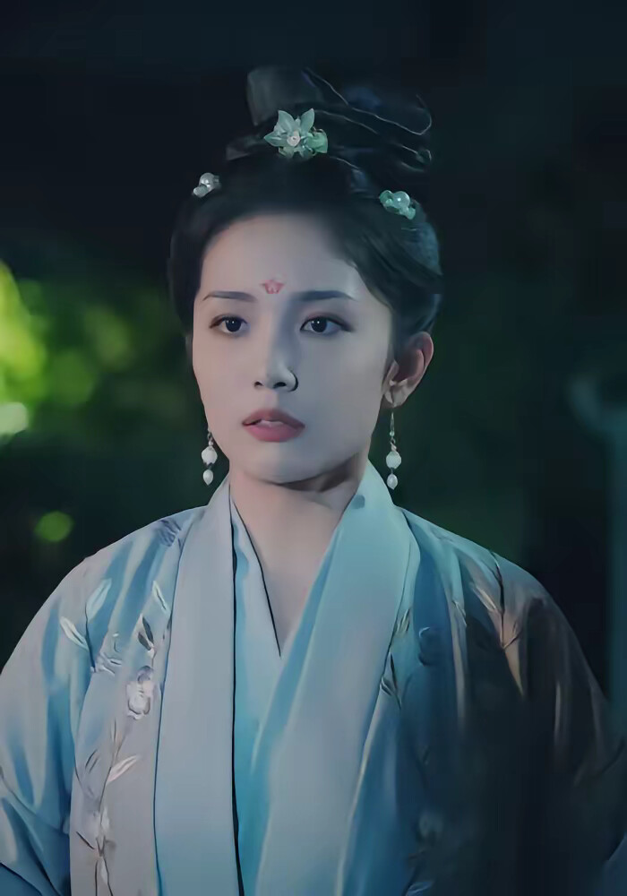 《特工穿越古代丑妃带空间上战场》剧照