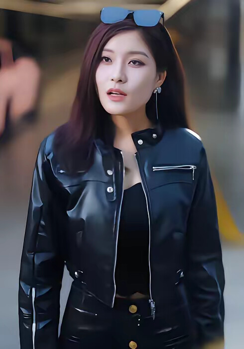 《刚开学,校花约我吃饭》剧照