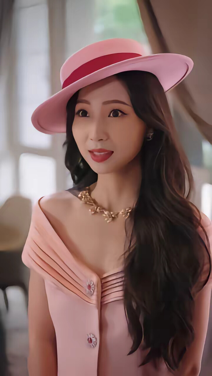 《总裁夫人来自农村第2部》剧照