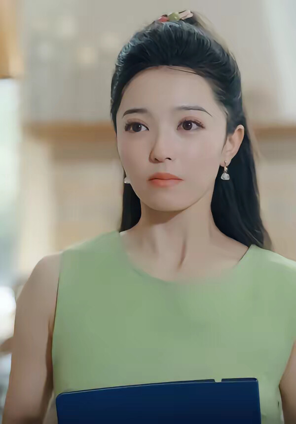 《别墅通两界摆摊的我赚了亿点点》剧照