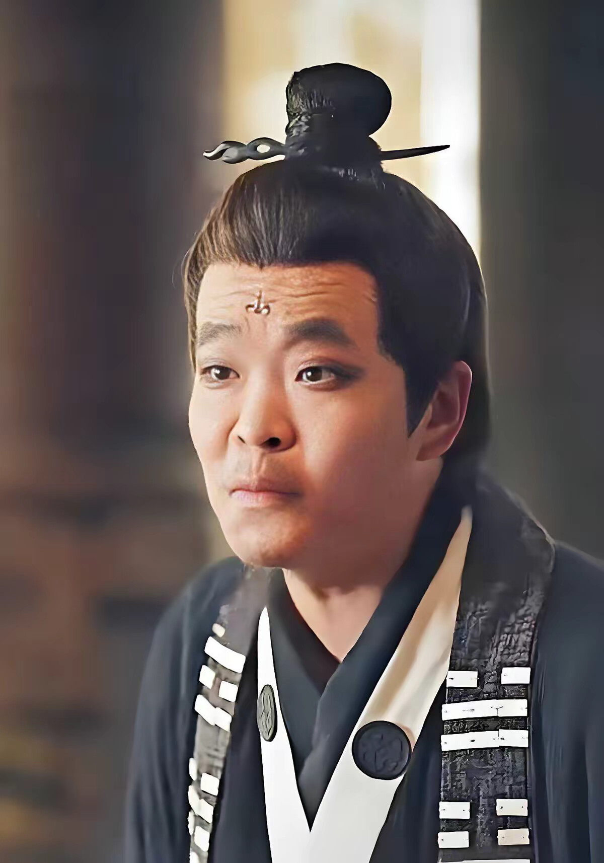 《灾年全村啃树皮我带全家吃上席》剧照