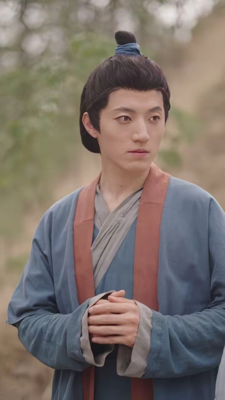 《她苟活成了王者》剧照