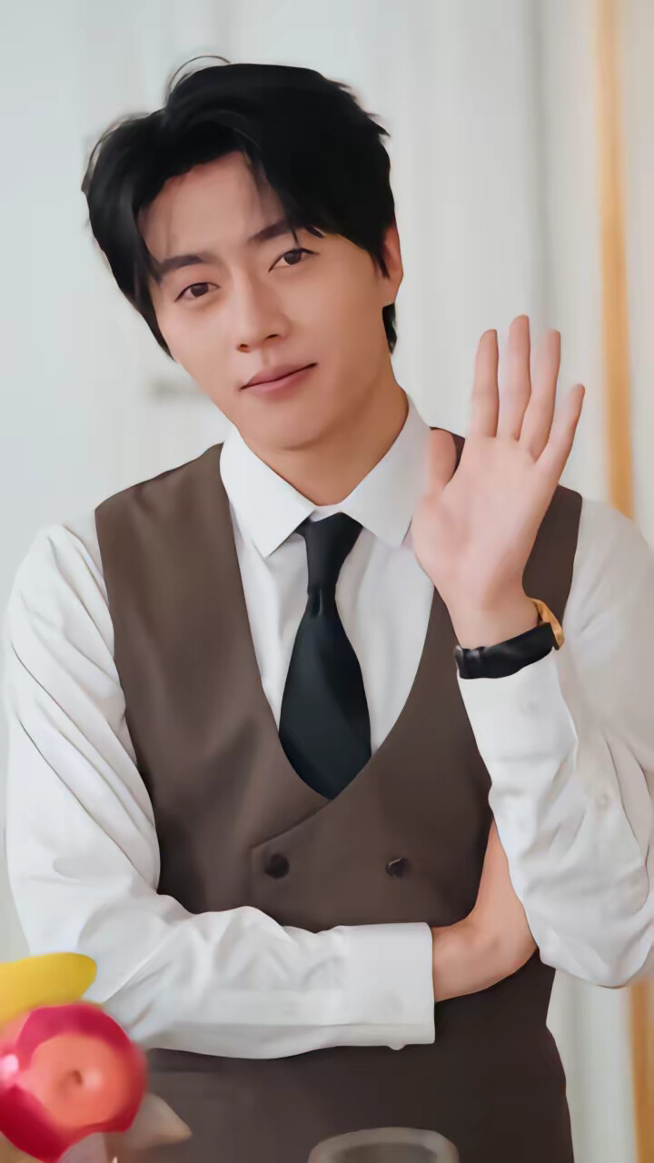 《表白被拒后,高冷校花叫我孩她爸》剧照