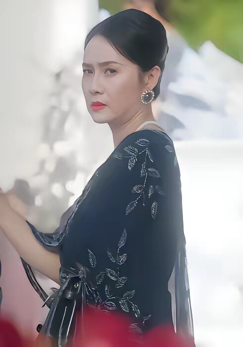 《臣服她》剧照