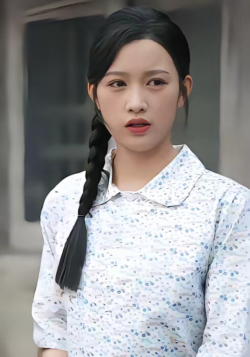 《全村啃树皮我靠空间顿顿肉》剧照