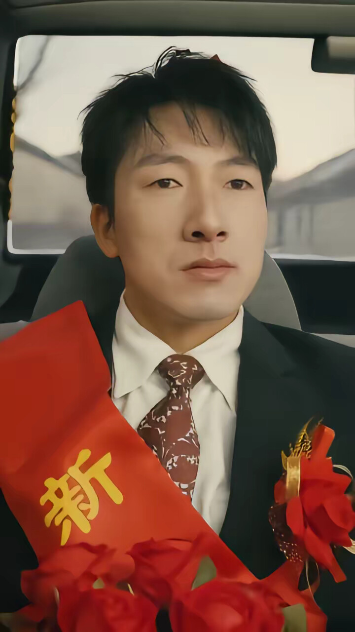 《重回1990,大婚当天我靠智能机逆袭!》剧照