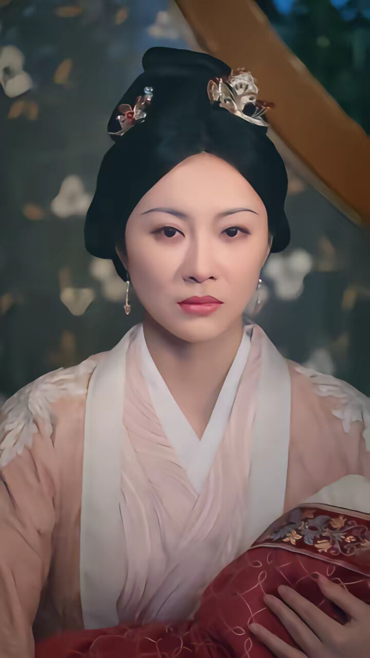 《全家偷听我心声我负责吃奶》剧照