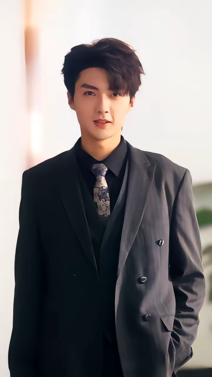 《破产后,被哥哥扔到他死对头家里》剧照