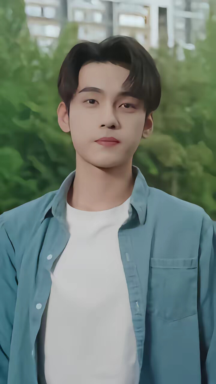 《校花请自重，我真不是股神》剧照