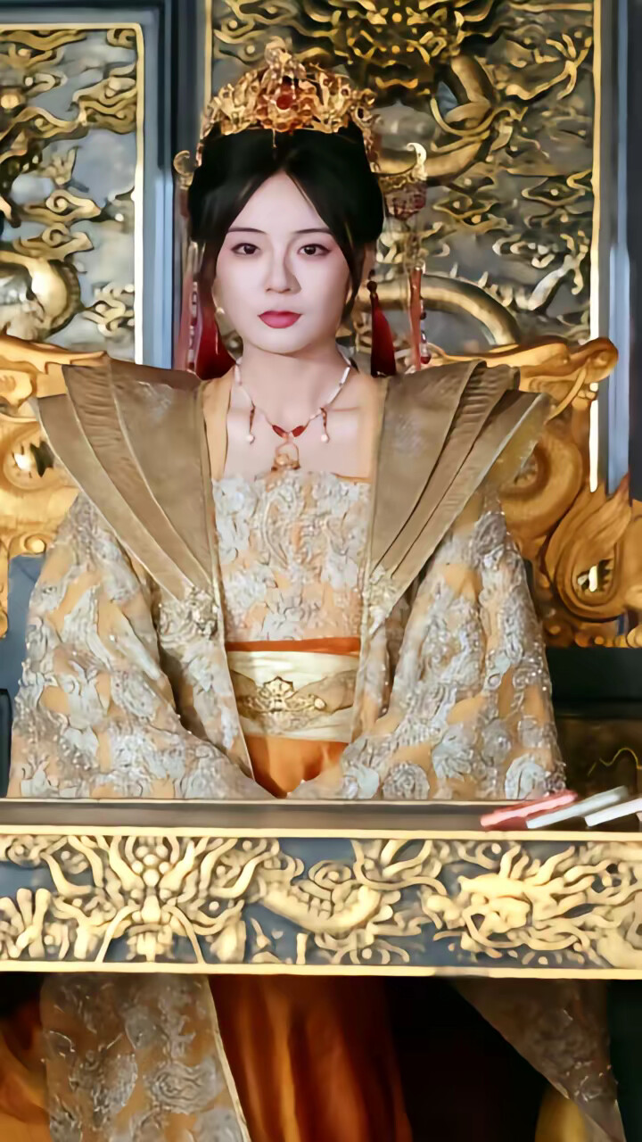 《反派崽崽的满级锦鲤娘》剧照