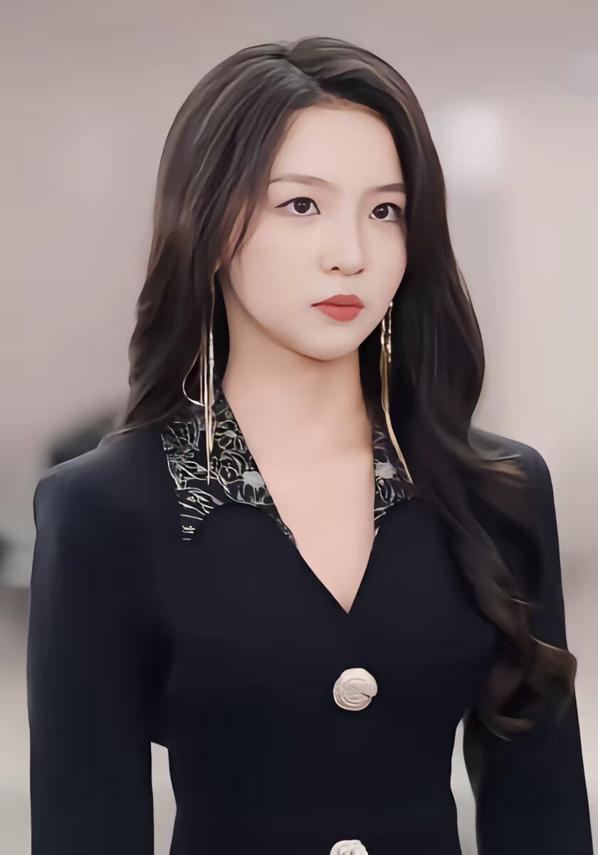 《冰山美女反派我抱走咯》剧照