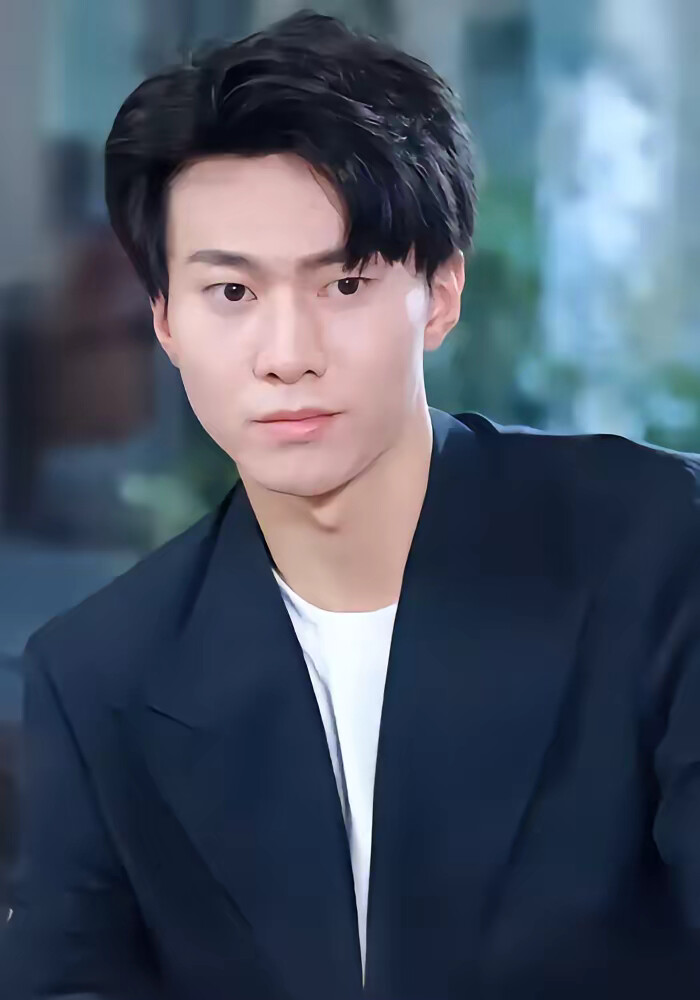 《他的玫瑰与寒霜》剧照