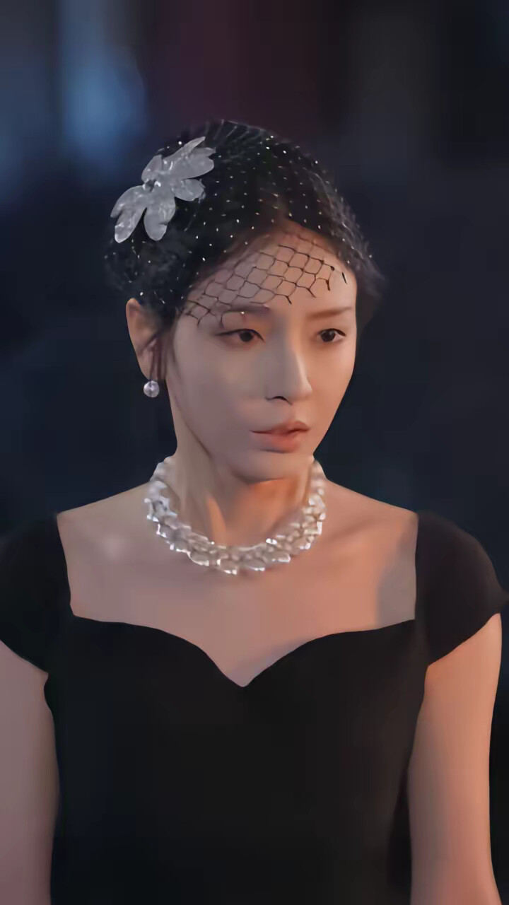 《毒闺蜜想害我,蛇君老公来护体》剧照