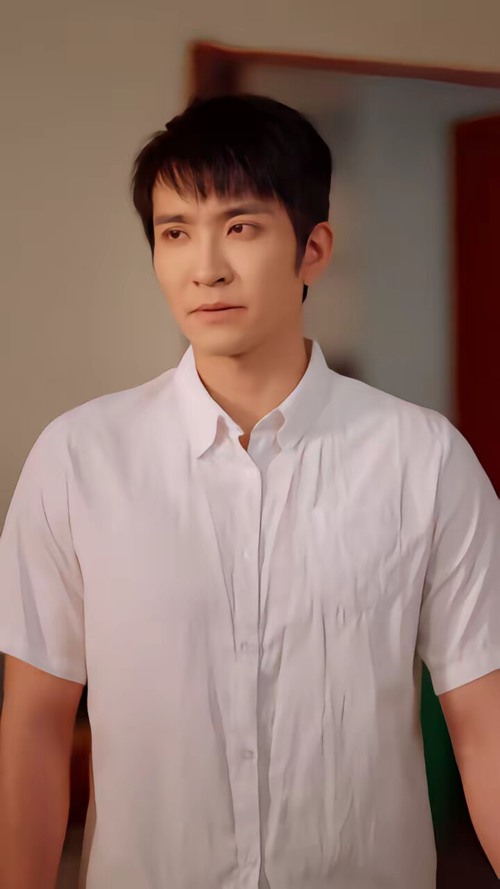 《八零肥妻,带残疾老公逆风翻盘》剧照