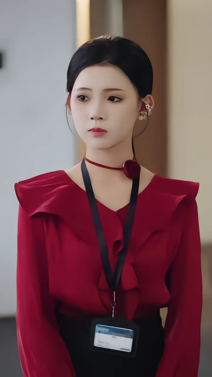 《空降老板外冷内热，竟是前男友》剧照