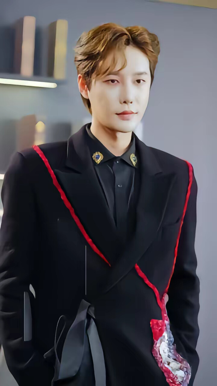 《重振歌坛，童小姐又美又飒》剧照