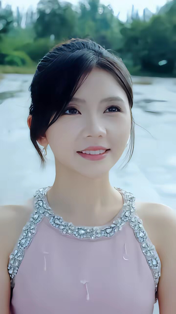 《我能看见东西价值，成了富贵花》剧照